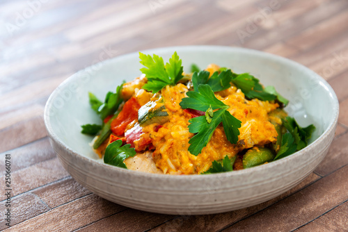 Photos Tikka massala chicken basmati rice and crunchy vegetables