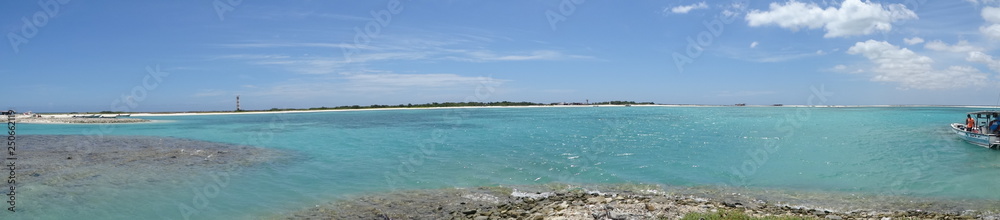 Mar azul Isla La Tortuga
