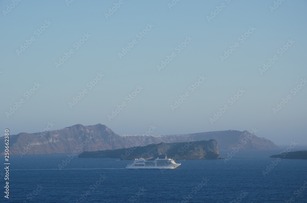 Goodbye Santorini – Cruiser leaves the Greek island Goodbye Santorini – Cruiser leaves the Greek island