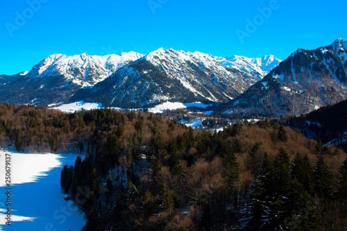 Winterwelt nahe Oberstdorf in den Alpen