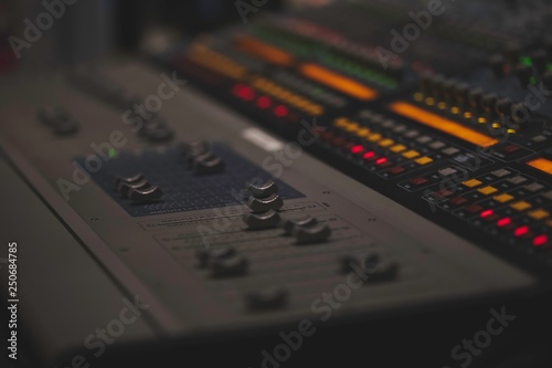 audio mixing console