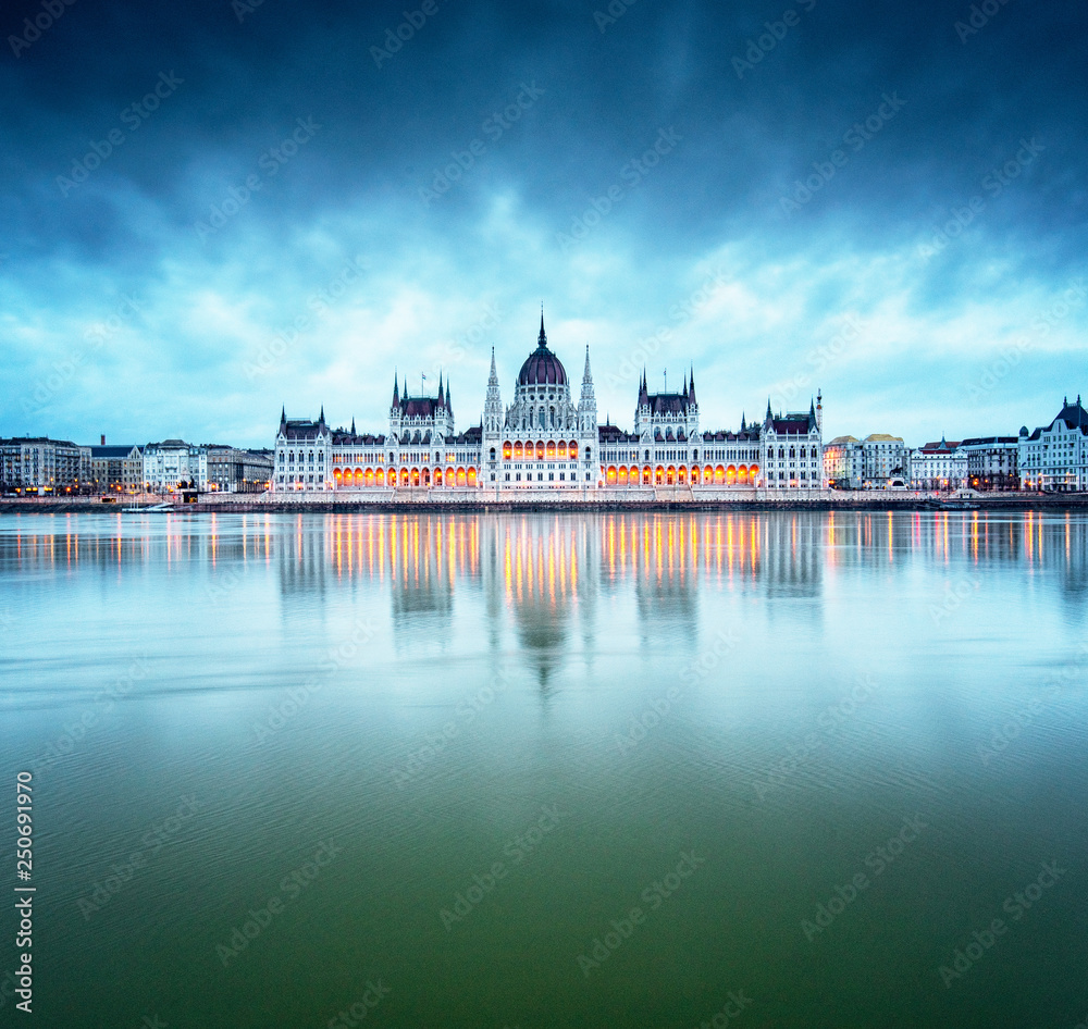 Obraz premium The Hungarian Parliament with river Danube in the morning
