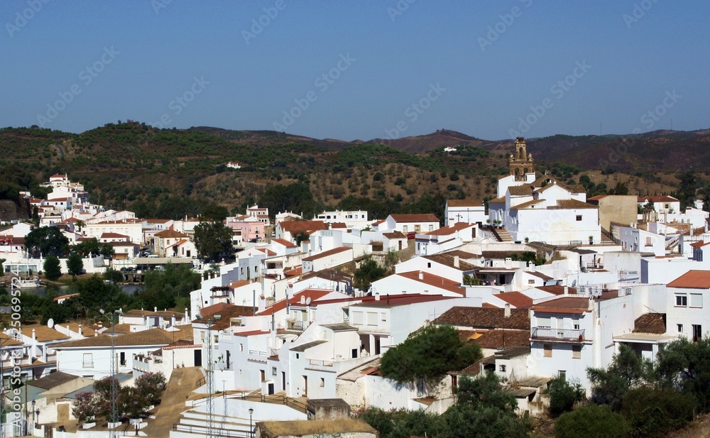 Sanlúcar de Guadiana (Andalucía, España) y Alcoutim (Algarve, Portugal).