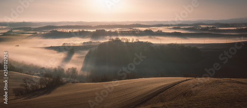 lever de soleil dans la brume