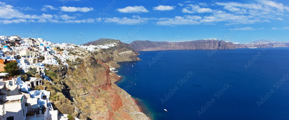 Obraz premium view of an island of santorini greece
