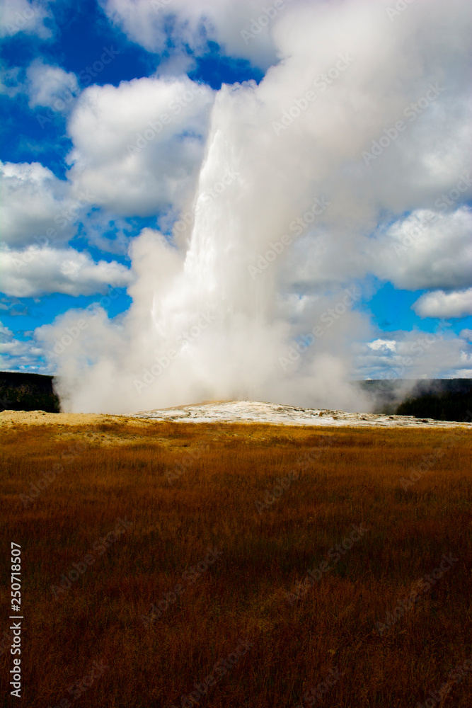 Old Faithful Geyser, Yellowstone National Park, Wyoming Old Faithful Geyser, Yellowstone National Park, Wyoming