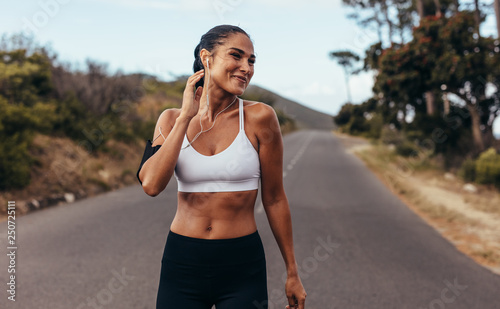 Fototapeta Naklejka Na Ścianę i Meble -  Fitness woman on morning workout