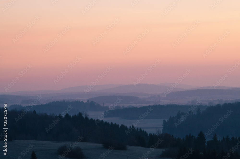 Schwäbische Alb Hochfläche bei Sonnenaufgang 