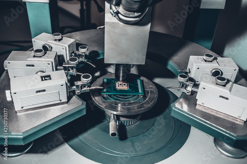 integrated cirquit on the probe table