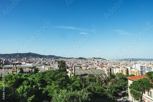 Panorama sur les toits de Barcelone © PicsArt
