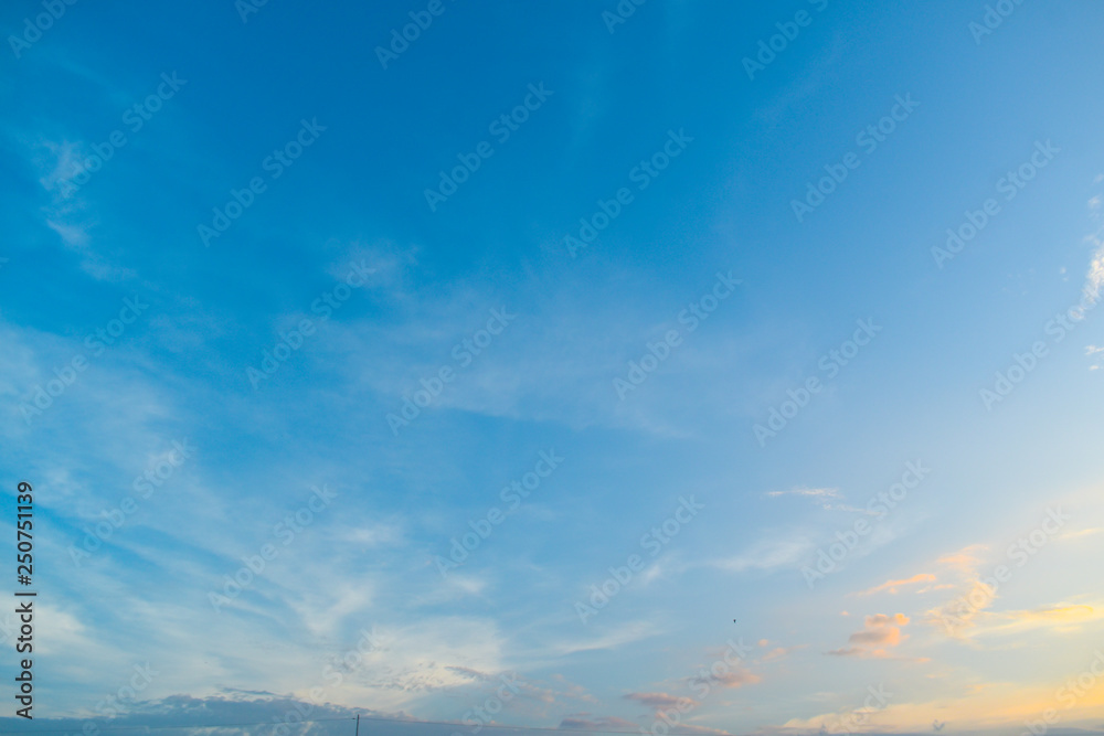 Naklejka premium Soft white cloud and blue sky background