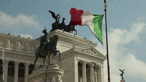 WS LA Italian flag and statues of Monument to Vittorio Emanuele II / Rome, Italy