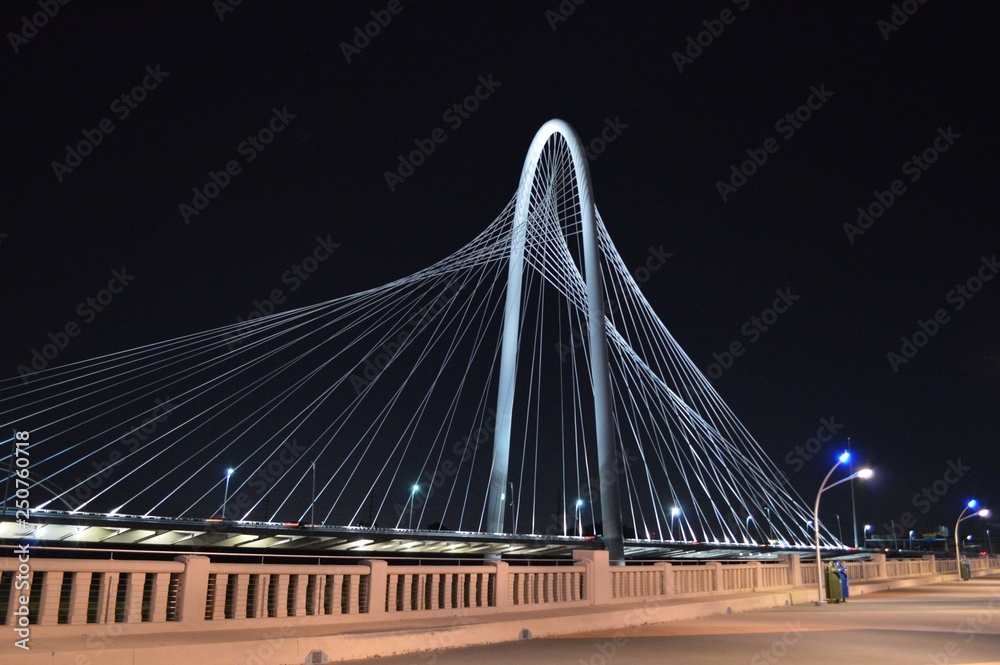 Obraz premium bridge at night