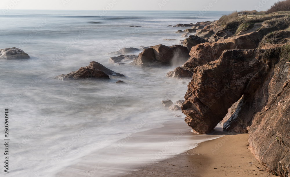 Côte rocheuse de Bretignolles sur mer en Vendée 