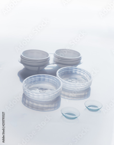 Contact lenses set with pair of contact lenses and container © angelus_liam