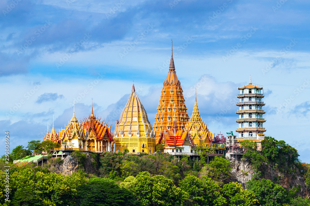 Naklejka premium Wat Tham Suea, Kanchanaburi, Thailand.