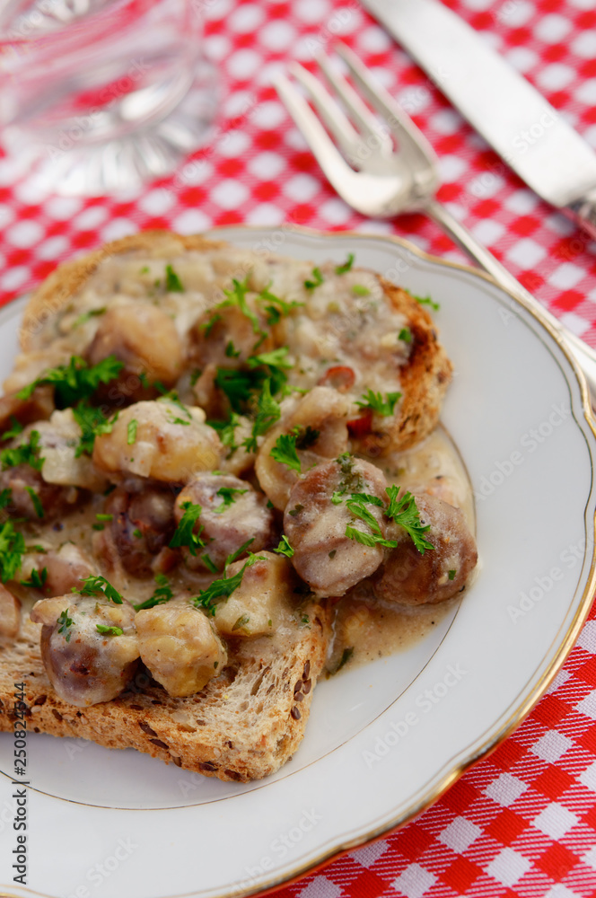 Chestnuts on Toast with Soy Creamy Wine Sauce Chestnuts on Toast with Soy Creamy Wine Sauce