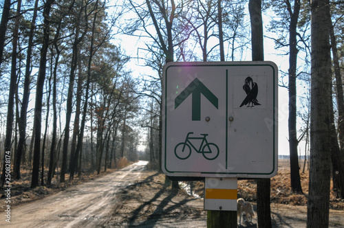 radweg wanderweg zeichen photo