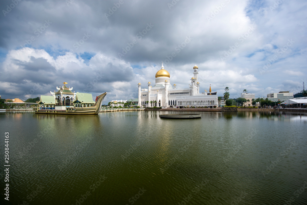 Sultan Omar Ali Saifuddien Mosque in Brunei during cloudy day. Considered as one of the most beautiful mosques in the Asia Pacific.