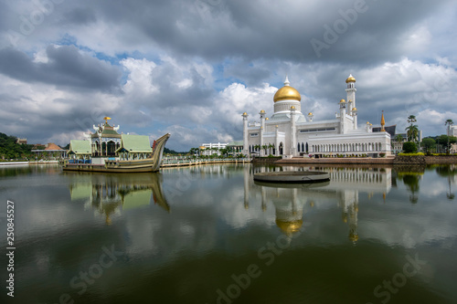 Sultan Omar Ali Saifuddien Mosque in Brunei during cloudy day. Considered as one of the most beautiful mosques in the Asia Pacific.