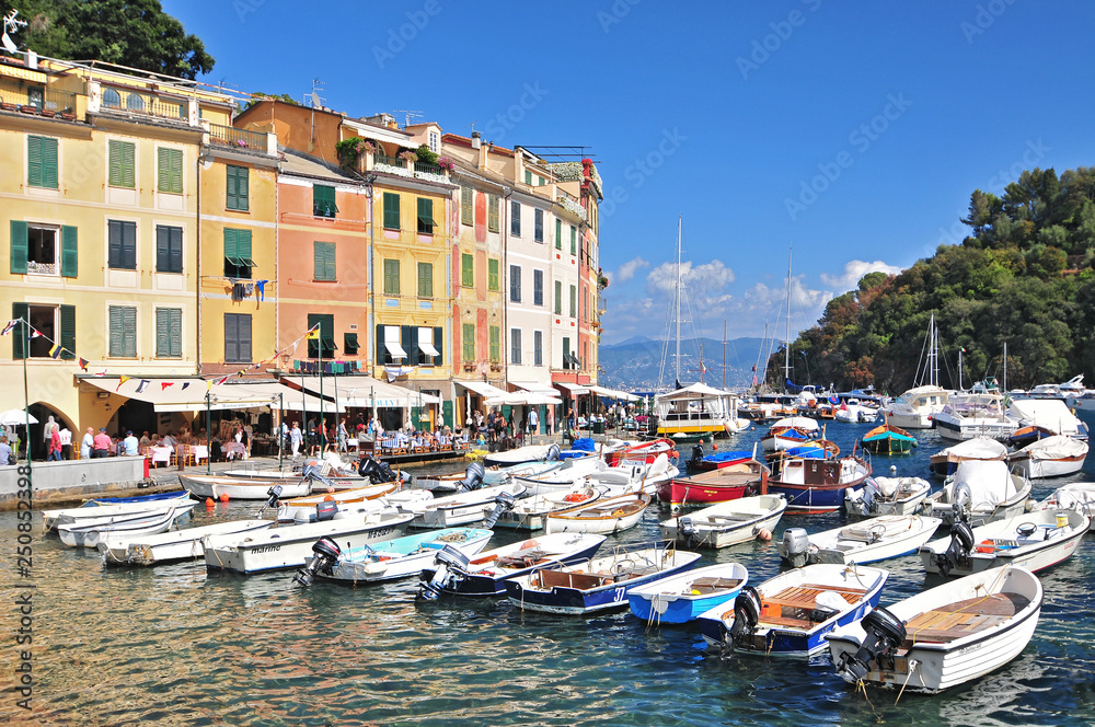 The harbour at Portofino, Golfo del Tigullio, Liguria, Italian Riviera, Italy.