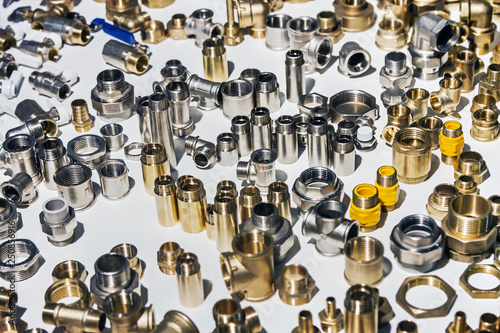 Fotografía metal pipes, couplings and fittings