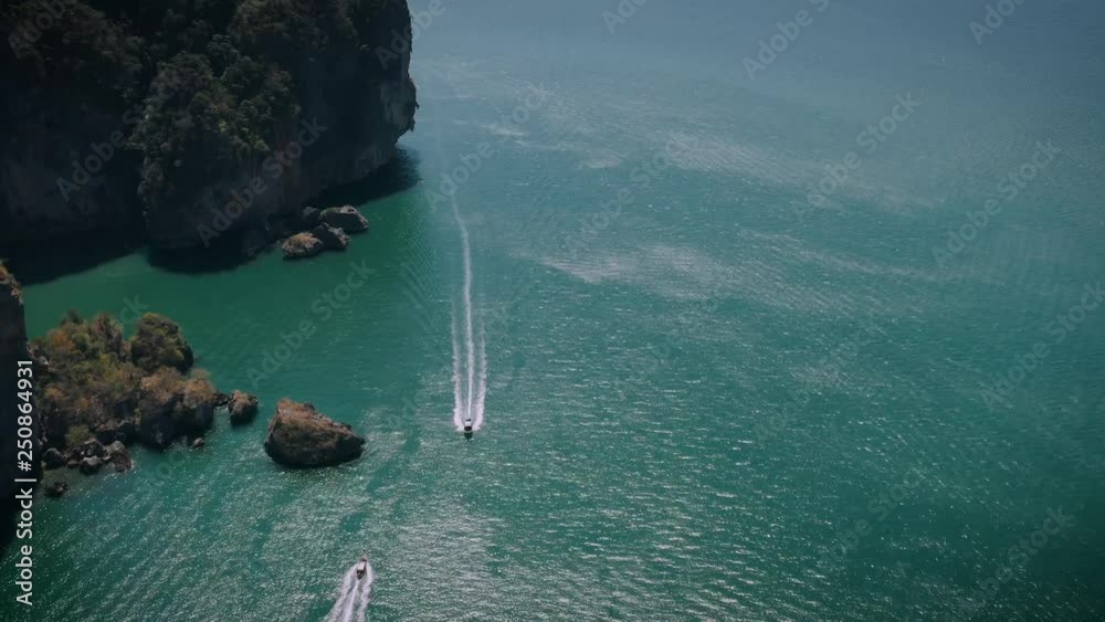 suivi d'un bateau avec un drone vue mer