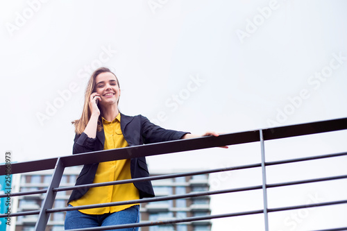 Young business woman uses c...