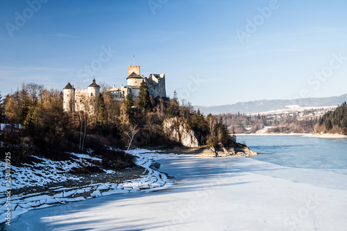 Fototapeta Naklejka Na Ścianę i Meble -  Dunajec castle in Niedzica, Poland, Czorsztyn lake at winter