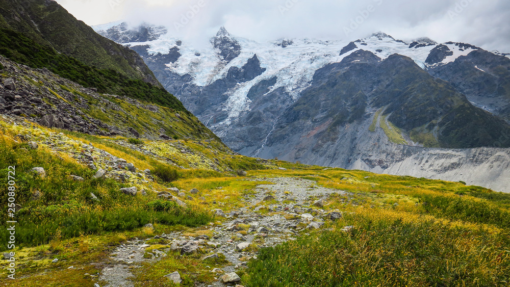 Seally Tarns Track in Mount Cook with view on the Hooker Valley, New-Zealand