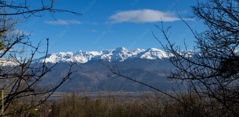 neige d'automne sur la chaine de Belledonne neige d'automne sur la chaine de Belledonne