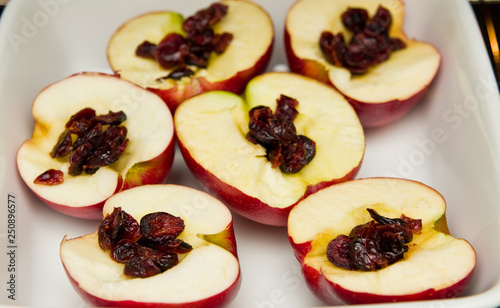 Baked apples with cinnamon and cranberries