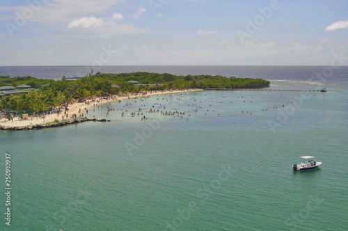 Mahogany Bay, Isla Roatan, Honduras photo