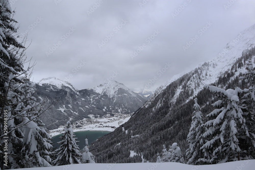 Obraz premium winter in the mountains