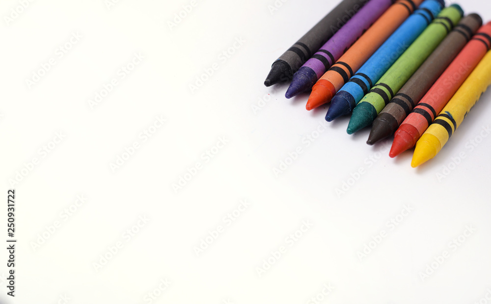 colored pencin in white table colored pencin in white table