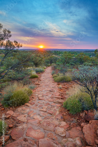 Obraz na płótnie hiking kings canyon at sunset, watarrka national park, northern territory, australia 41 w salonie