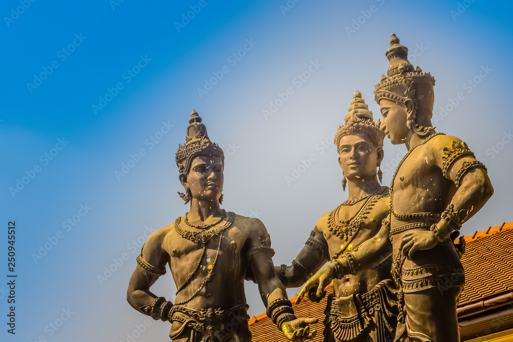 Three Kings Monument, the statues of King Mengrai, the founder of Chiang Mai and his two friends, King Ramkamhaeng of Sukothai and King Ngam Muang of Payao. The sculpture is a symbol of Chiang Mai.