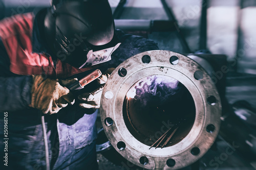 Papier peint Flat welding flange to the pipe steel