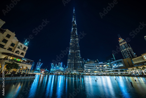 Obraz na płótnie Burj Khalifa illuminated at Dubai, UAE w salonie
