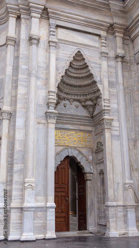 Istanbul ancient mosque (Nur-u Osmaniye mosqeu)