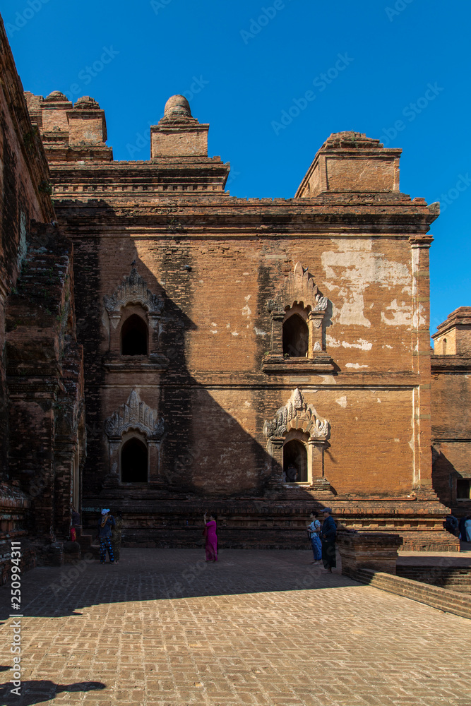 Fototapeta premium Dhamayan Gifford Pagoda in pugan,myanmar