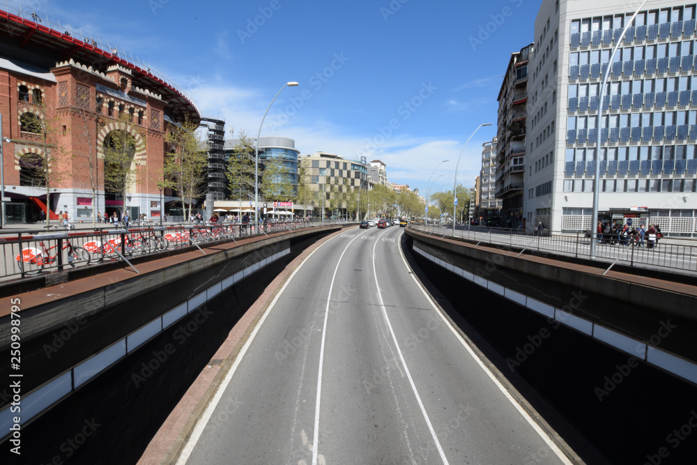 Avenida en la ciudad de Barcelona