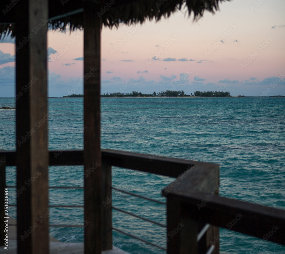 Fototapeta Wschód słońca w Nassau jest stolicą Bahamów.