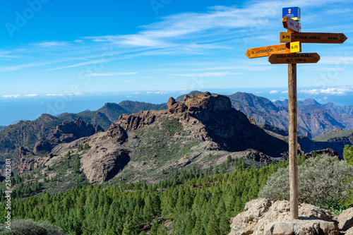 Fototapeta Naklejka Na Ścianę i Meble -  Hiking trails with signpost, walking routes in mountains on Gran Canaria island, Canary, Spain