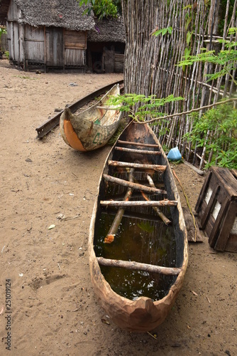Pirogue de pécheurs sur océan indien 1685