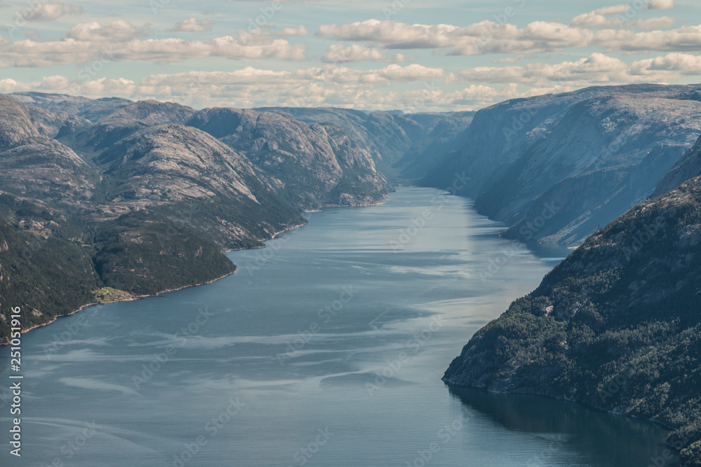 Aussicht auf den Lysefjord vom Preikestolen in Norwegen