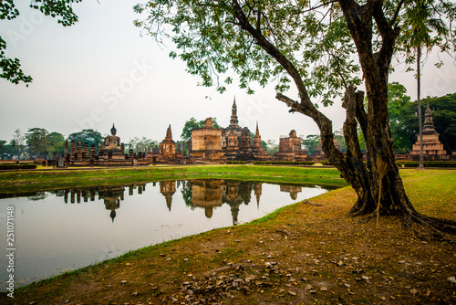 Parque histórico nacional em Sukhothai, Tailândia. © joseduardo
