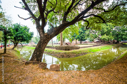 Parque histórico nacional em Sukhothai, Tailândia.