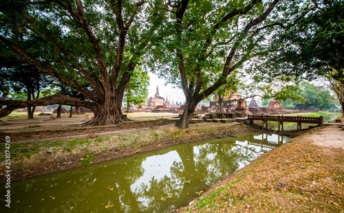 Parque hist  rico nacional em Sukhothai  Tail  ndia.