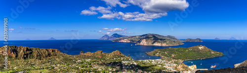 Blick von Vulcano auf die anderen Liparischen Inseln
